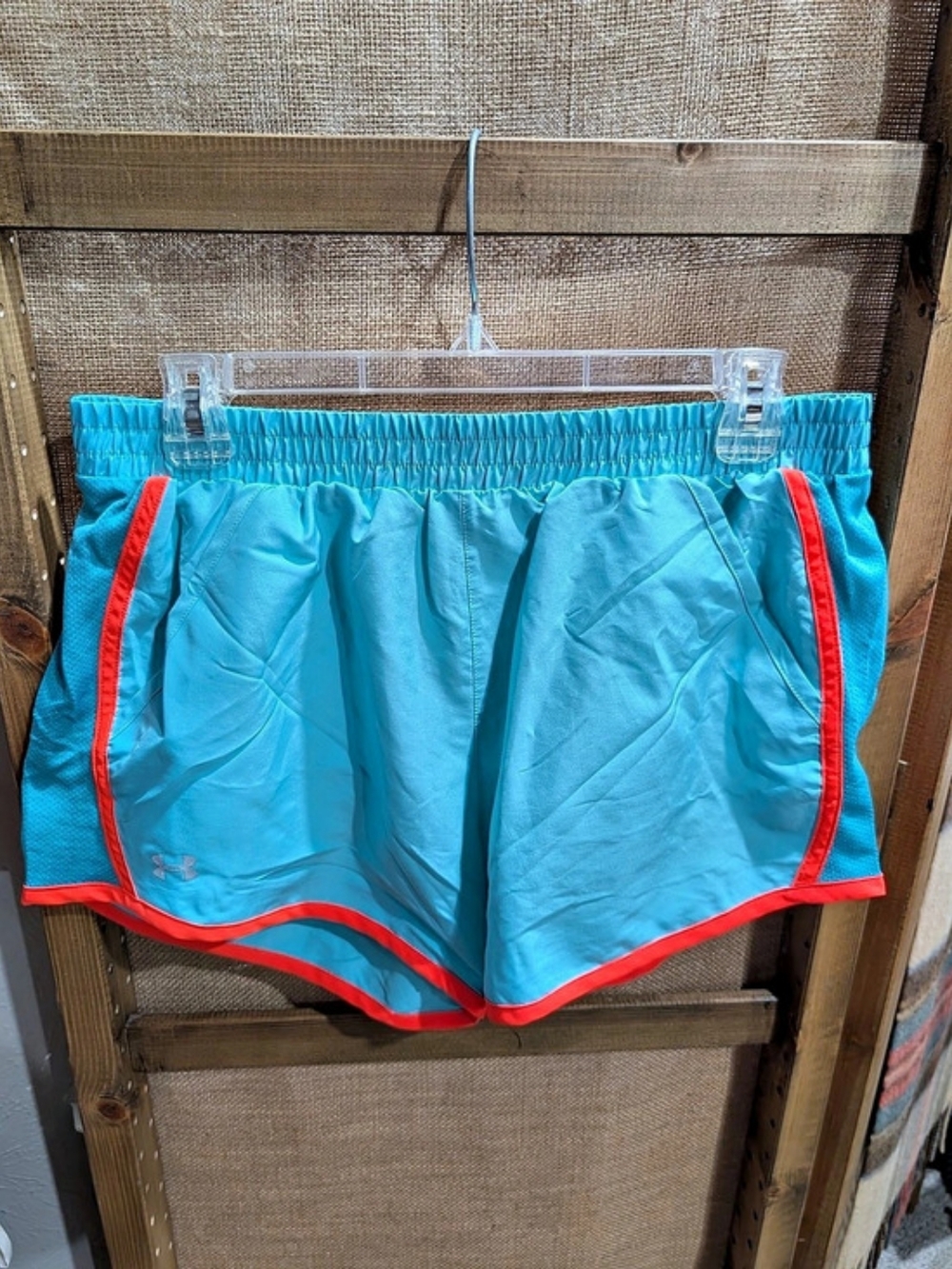 Under Armour HeatGear shorts Color Block Athletic Shorts Size Medium Like New